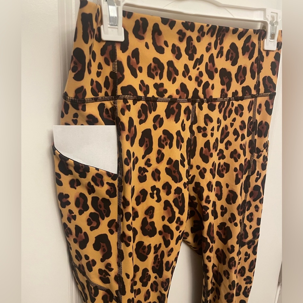 Fabletics cheetah leggings with pockets, size medium, great condition